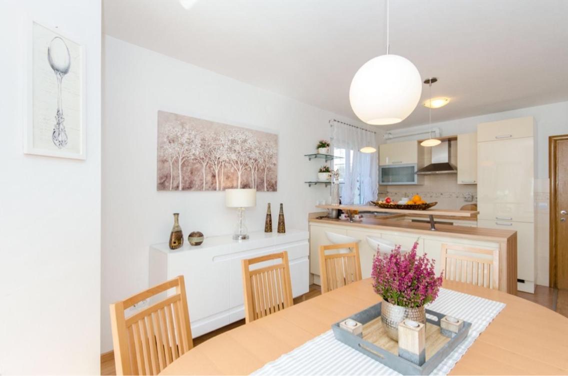 Dalmatian Village Charm - Spacious Villa With Pool Near Trogir Primorski Dolac Exterior photo