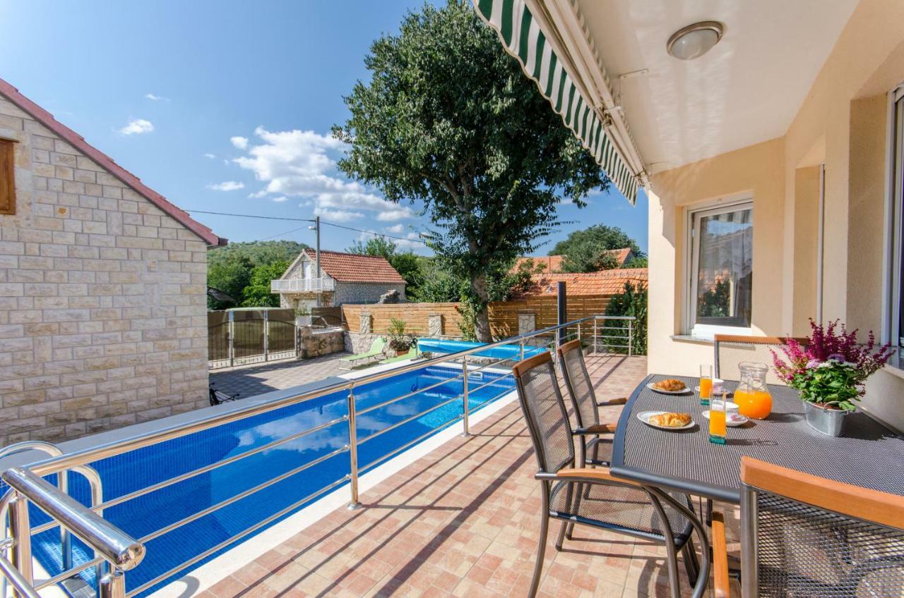 Dalmatian Village Charm - Spacious Villa With Pool Near Trogir Primorski Dolac Exterior photo