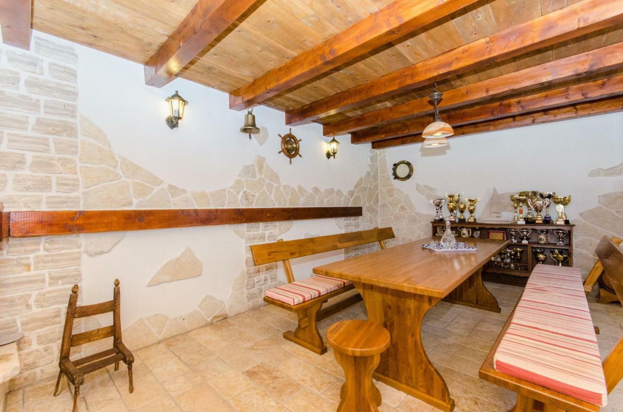 Dalmatian Village Charm - Spacious Villa With Pool Near Trogir Primorski Dolac Exterior photo