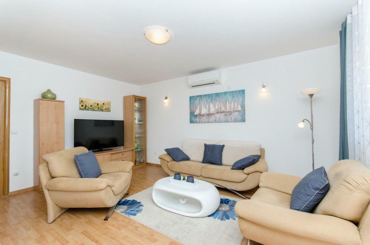 Dalmatian Village Charm - Spacious Villa With Pool Near Trogir Primorski Dolac Exterior photo