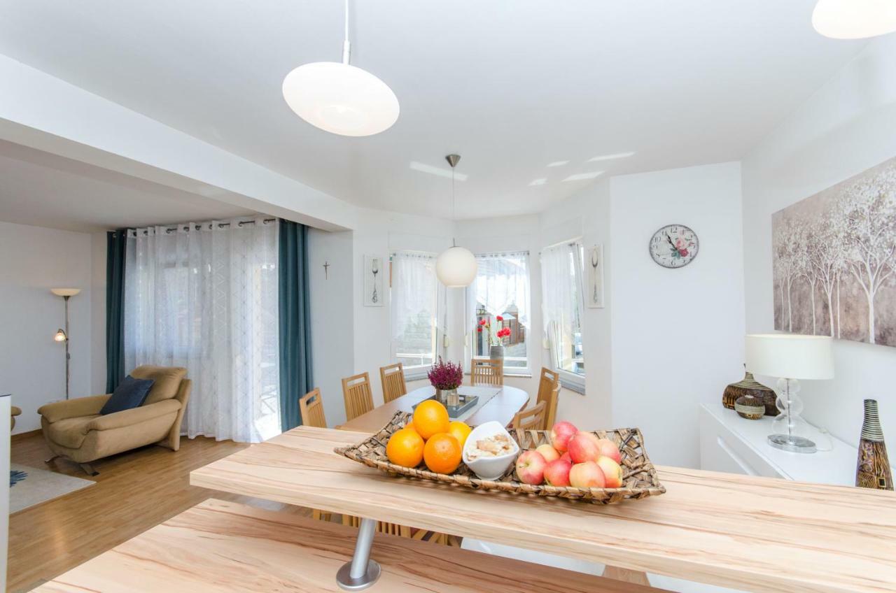 Dalmatian Village Charm - Spacious Villa With Pool Near Trogir Primorski Dolac Exterior photo
